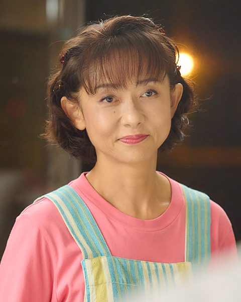 洋子（斉藤慶子）